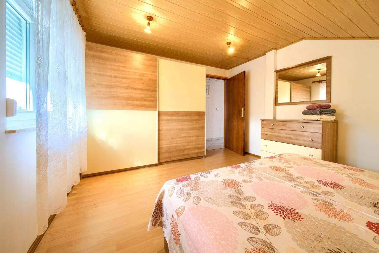 Apartment Mladen Krk Town Exterior photo