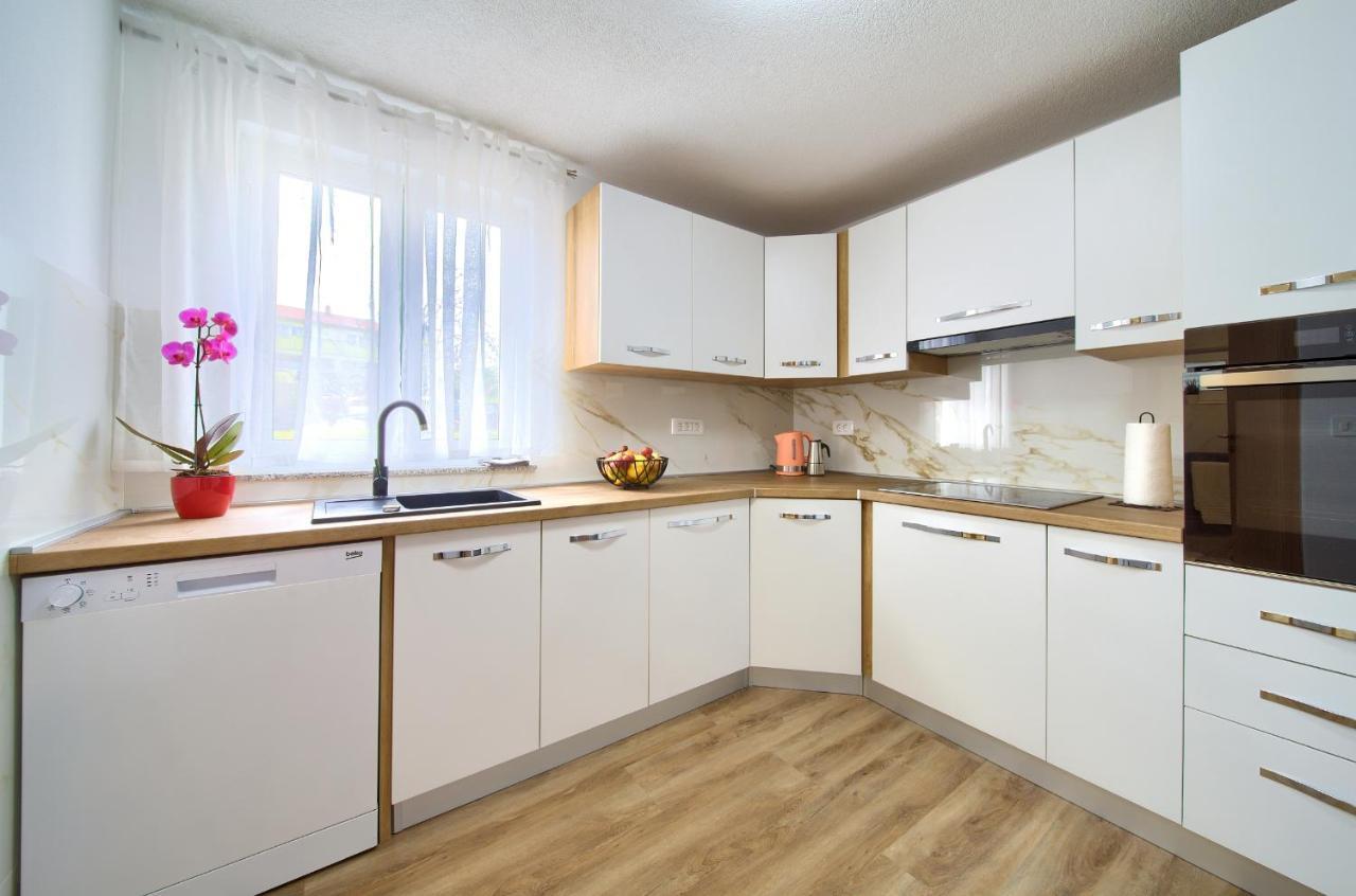 Apartment Mladen Krk Town Exterior photo